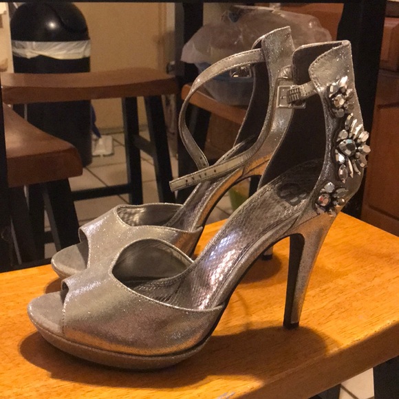 Heals - Picture 2 of 4